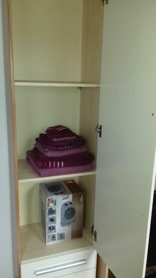 Biberach-Riss-Zimmer-Frei, Einzel-Zimmer Bad Kueche Birkenhard Rum bild